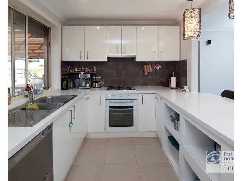 18 Rebecca Court, Cranbourne North VIC 3977