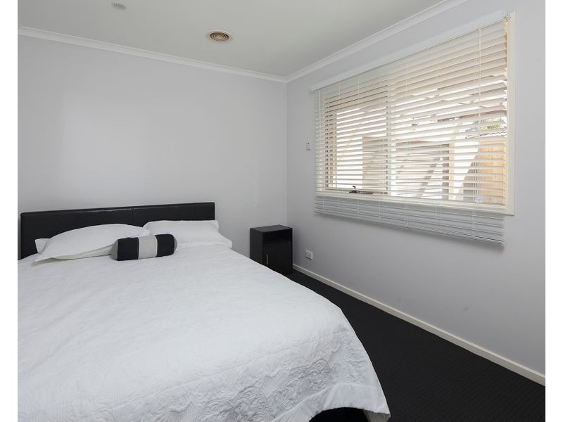 18 Rebecca Court, Cranbourne North VIC 3977