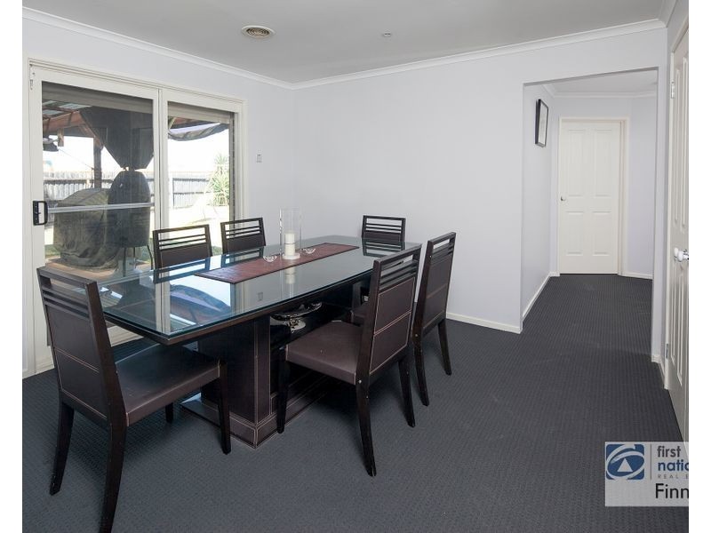 18 Rebecca Court, Cranbourne North VIC 3977