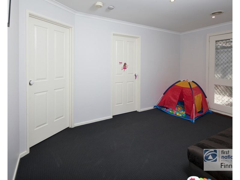 18 Rebecca Court, Cranbourne North VIC 3977