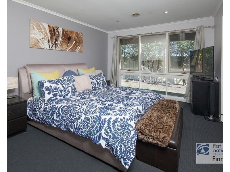 18 Rebecca Court, Cranbourne North VIC 3977