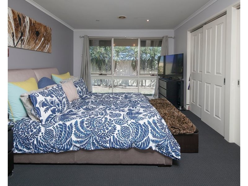 18 Rebecca Court, Cranbourne North VIC 3977