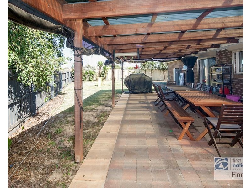 18 Rebecca Court, Cranbourne North VIC 3977