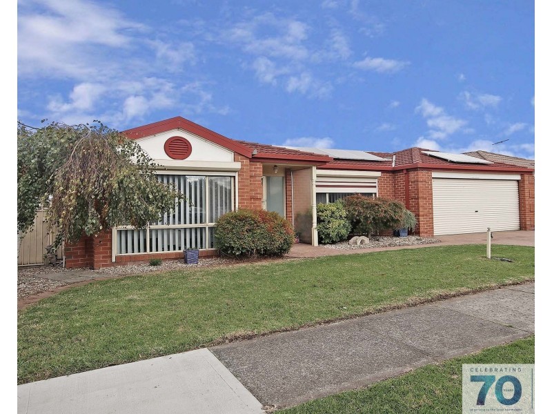 9 Bellarine Drive, Cranbourne VIC 3977