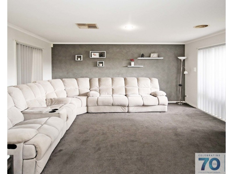 9 Bellarine Drive, Cranbourne VIC 3977