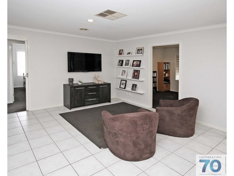 9 Bellarine Drive, Cranbourne VIC 3977