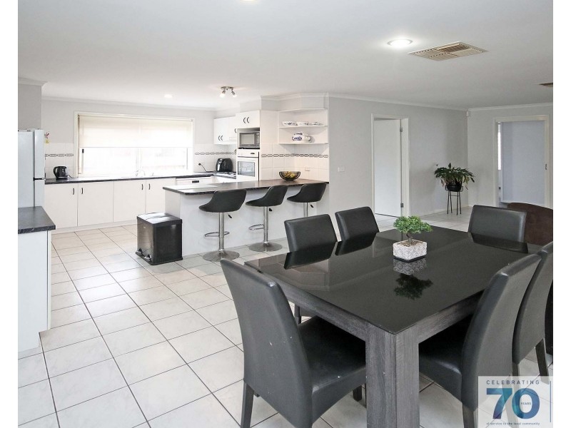 9 Bellarine Drive, Cranbourne VIC 3977