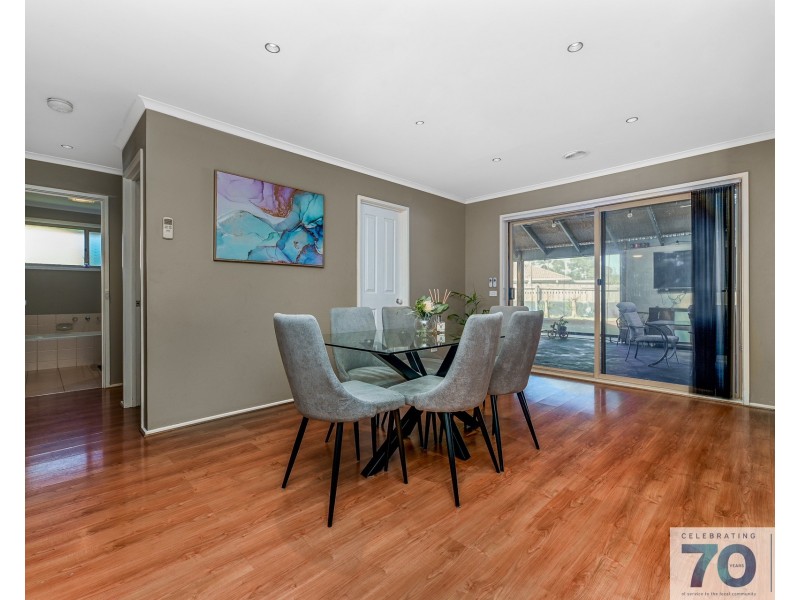 11 Glenleigh Court, Cranbourne North VIC 3977
