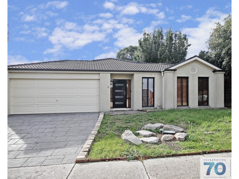 4 Sun Valley Boulevard, Lynbrook VIC 3975