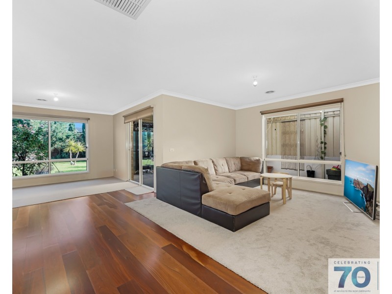 19 Dan Morgan Drive, Cranbourne East VIC 3977