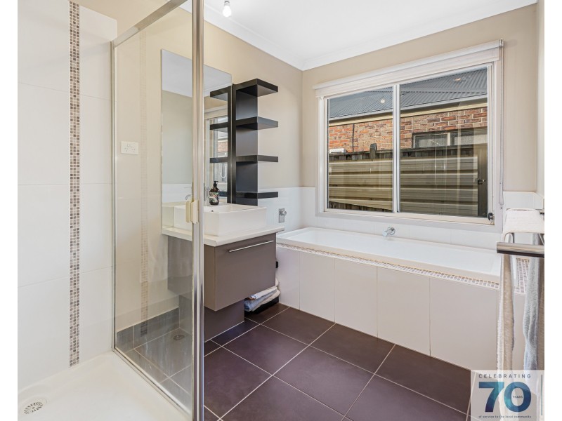19 Dan Morgan Drive, Cranbourne East VIC 3977