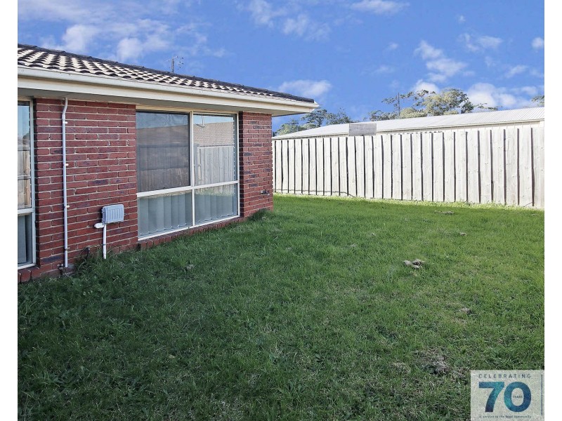 2/14 Phelan Drive, Cranbourne North VIC 3977