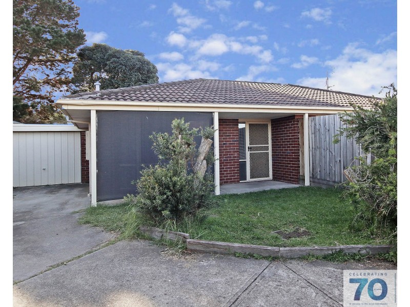 2/14 Phelan Drive, Cranbourne North VIC 3977