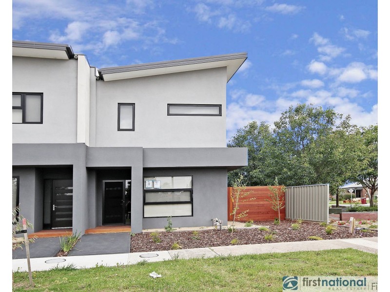31 Elmslie Drive, Cranbourne East VIC 3977