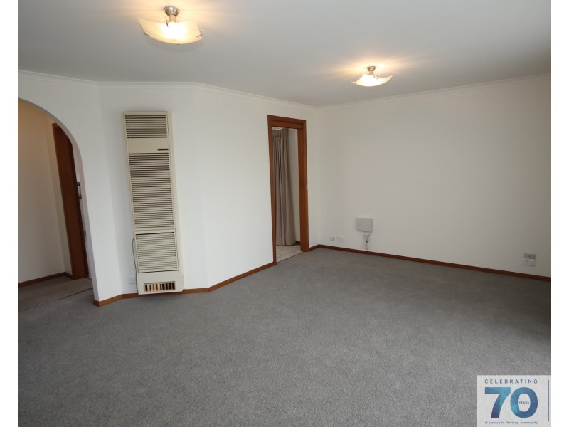 2/2 Lawson Close, Cranbourne VIC 3977