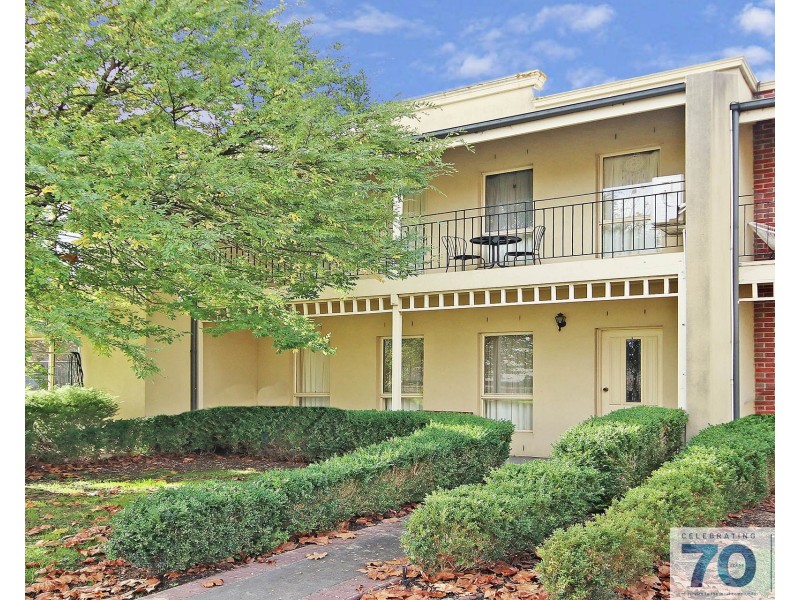 2/10 Parkhill Drive, Berwick VIC 3806