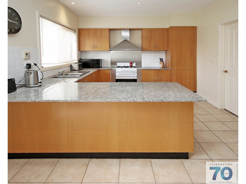 2/10 Parkhill Drive, Berwick VIC 3806