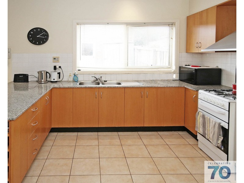2/10 Parkhill Drive, Berwick VIC 3806