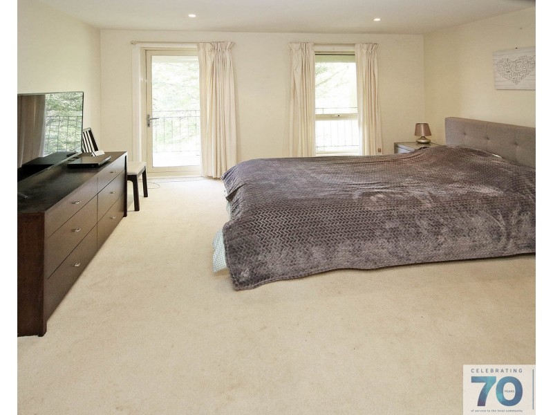 2/10 Parkhill Drive, Berwick VIC 3806