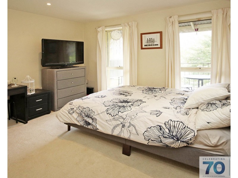 2/10 Parkhill Drive, Berwick VIC 3806