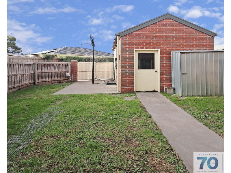2/10 Parkhill Drive, Berwick VIC 3806