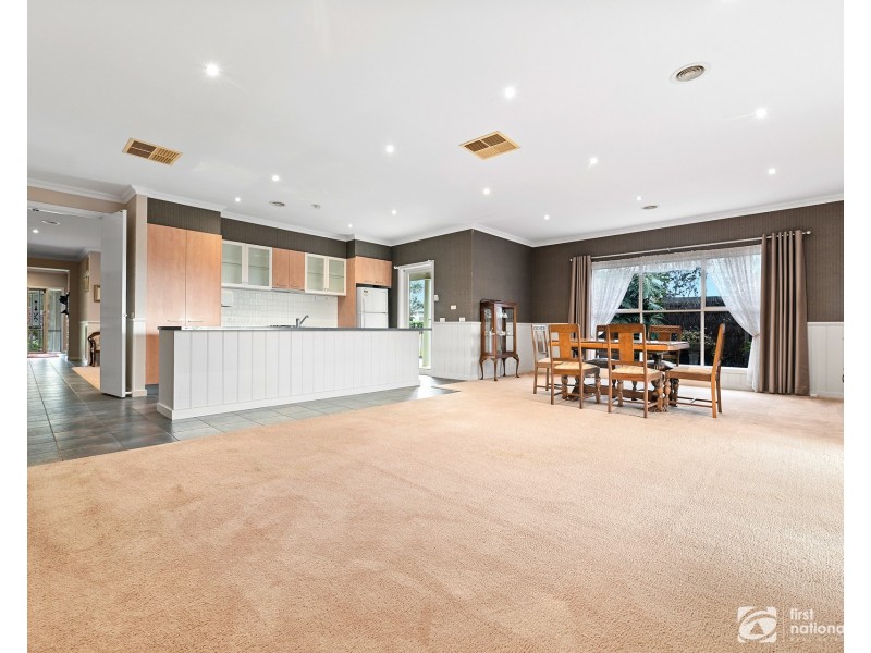 26 Spring Water Crescent, Cranbourne VIC 3977