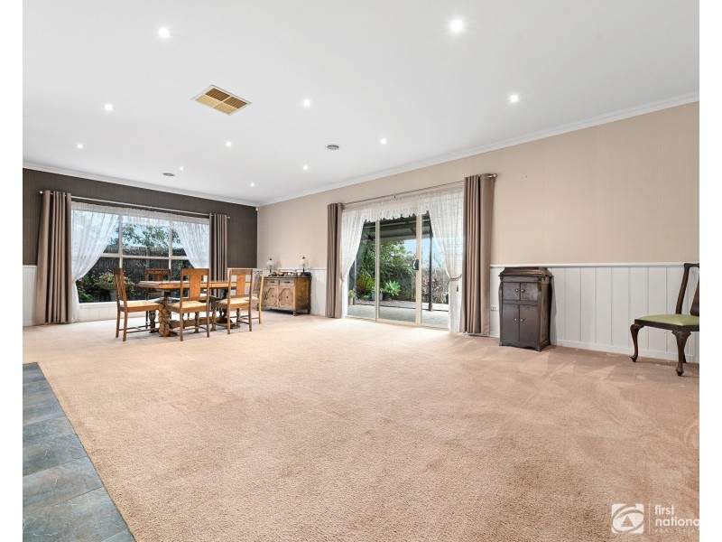 26 Spring Water Crescent, Cranbourne VIC 3977