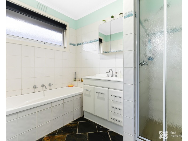 9 Ainsleigh Court, Cranbourne VIC 3977