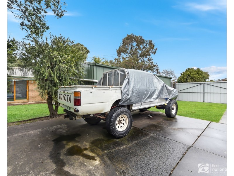 9 Ainsleigh Court, Cranbourne VIC 3977