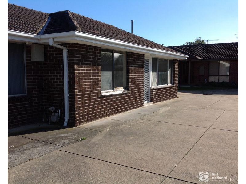 2/15 Walter Street, Cranbourne VIC 3977