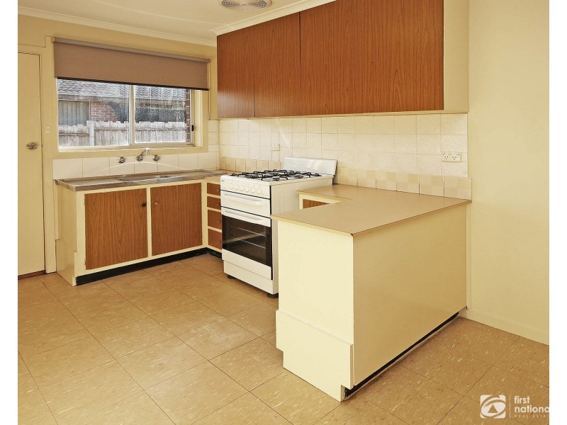 2/15 Walter Street, Cranbourne VIC 3977