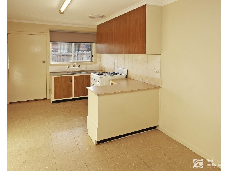 2/15 Walter Street, Cranbourne VIC 3977