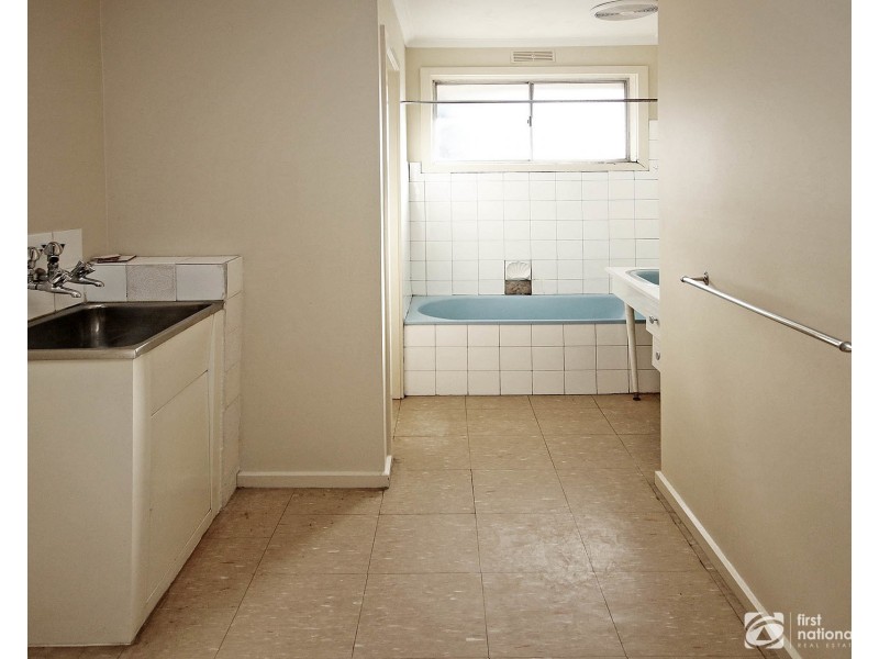 2/15 Walter Street, Cranbourne VIC 3977