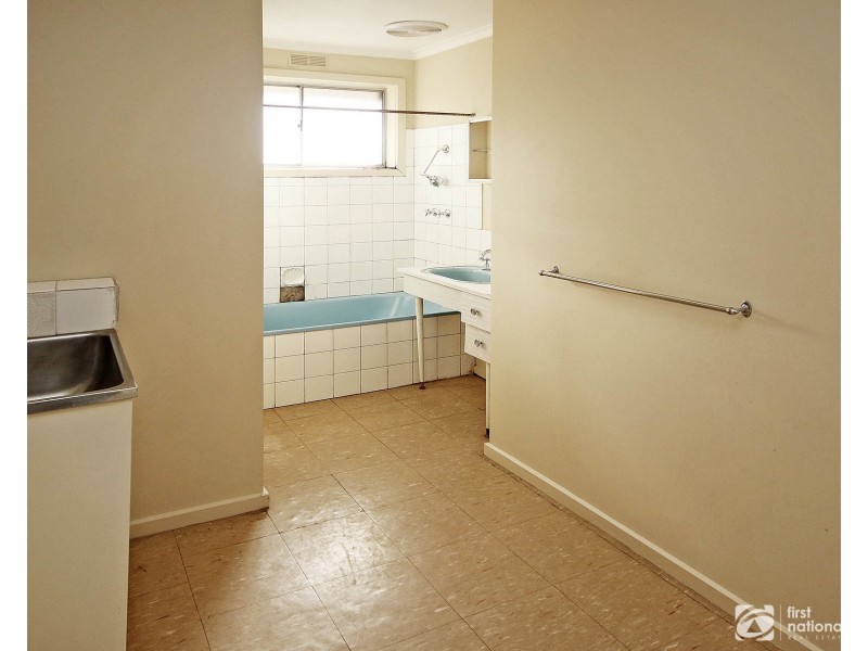 2/15 Walter Street, Cranbourne VIC 3977