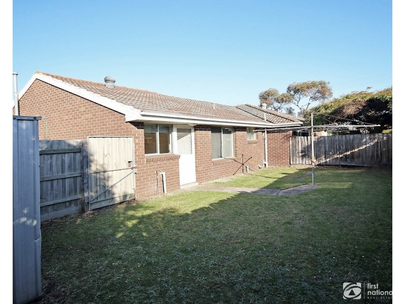 2/15 Walter Street, Cranbourne VIC 3977