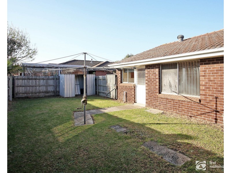 2/15 Walter Street, Cranbourne VIC 3977
