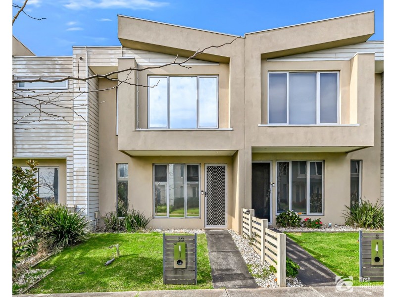 10 Aviara Walk, Cranbourne VIC 3977
