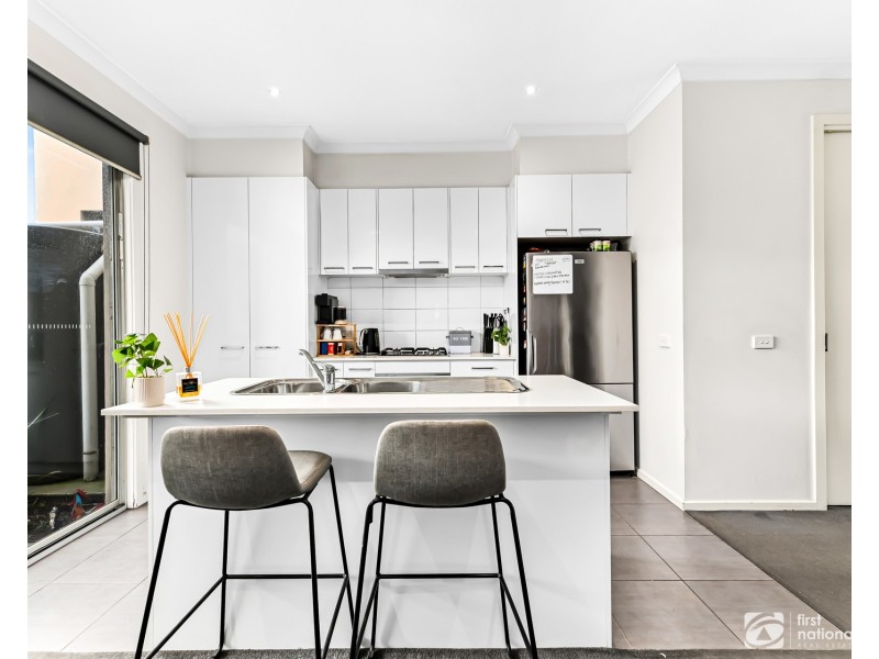10 Aviara Walk, Cranbourne VIC 3977