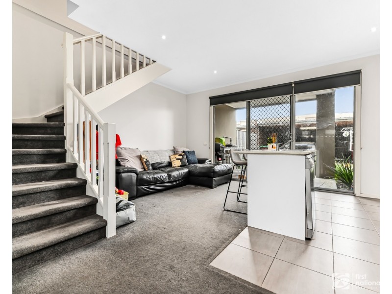 10 Aviara Walk, Cranbourne VIC 3977