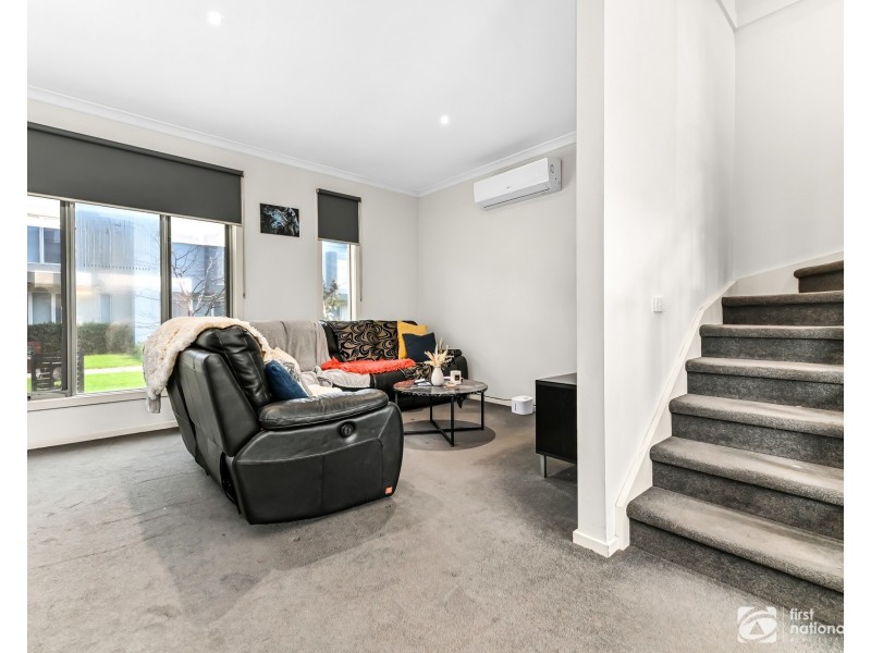 10 Aviara Walk, Cranbourne VIC 3977