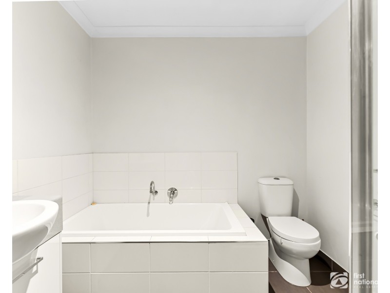 10 Aviara Walk, Cranbourne VIC 3977