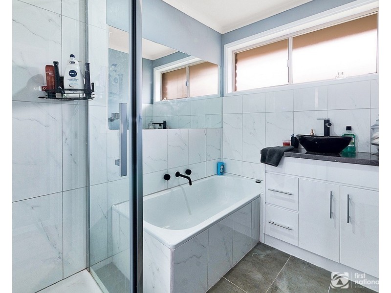 2/1 Wills Court, Cranbourne North VIC 3977