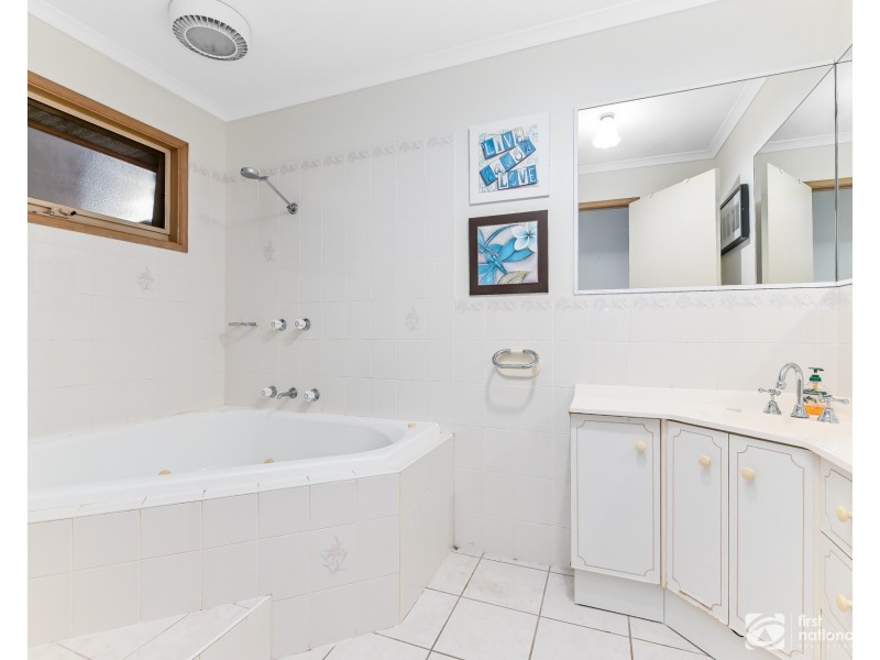9 Dotterel Close, Blind Bight VIC 3980