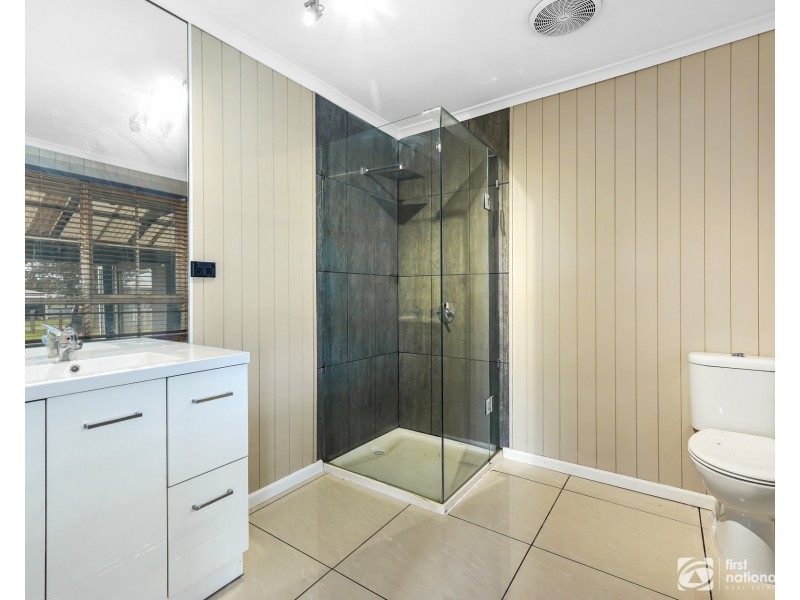 34 Meadow Road, Devon Meadows VIC 3977