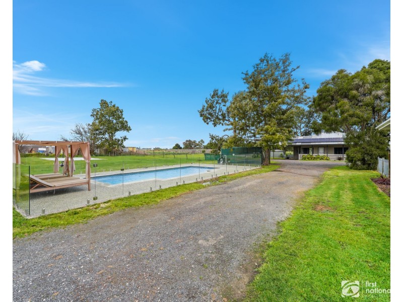 34 Meadow Road, Devon Meadows VIC 3977