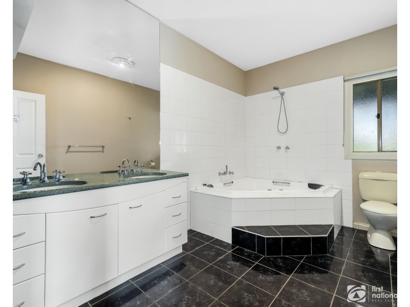 34 Meadow Road, Devon Meadows VIC 3977