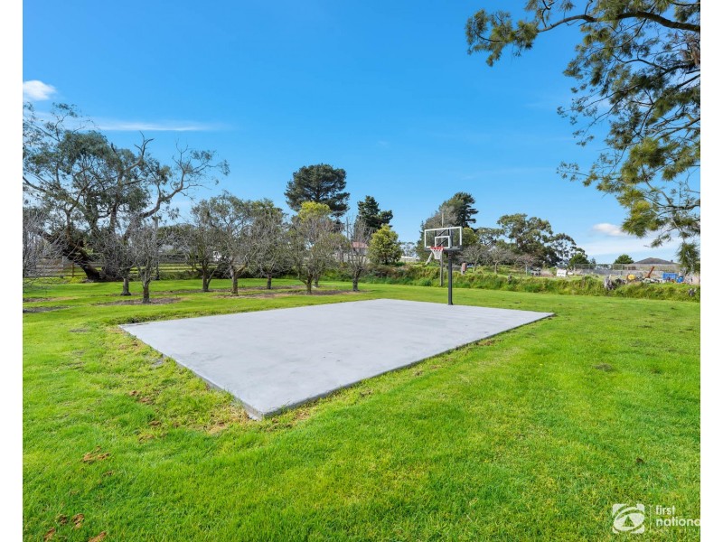 34 Meadow Road, Devon Meadows VIC 3977