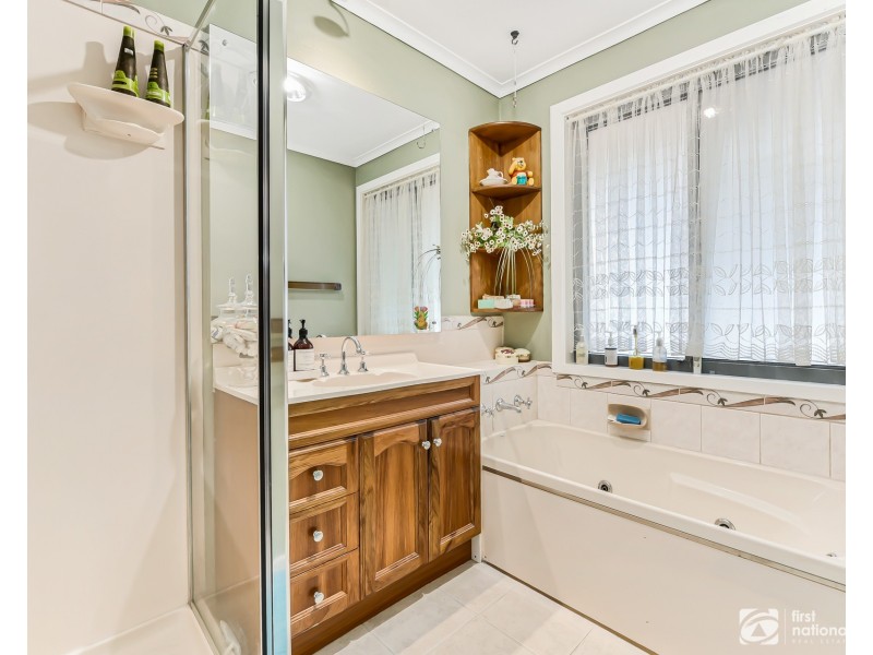 31 Ruffy Drive, Cranbourne VIC 3977