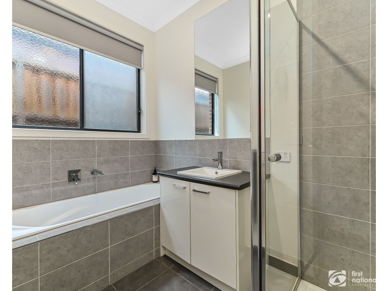 50 Walhallow Drive, Clyde North VIC 3978