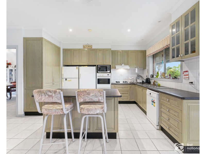 4 Hilltop Close, Narre Warren South VIC 3805